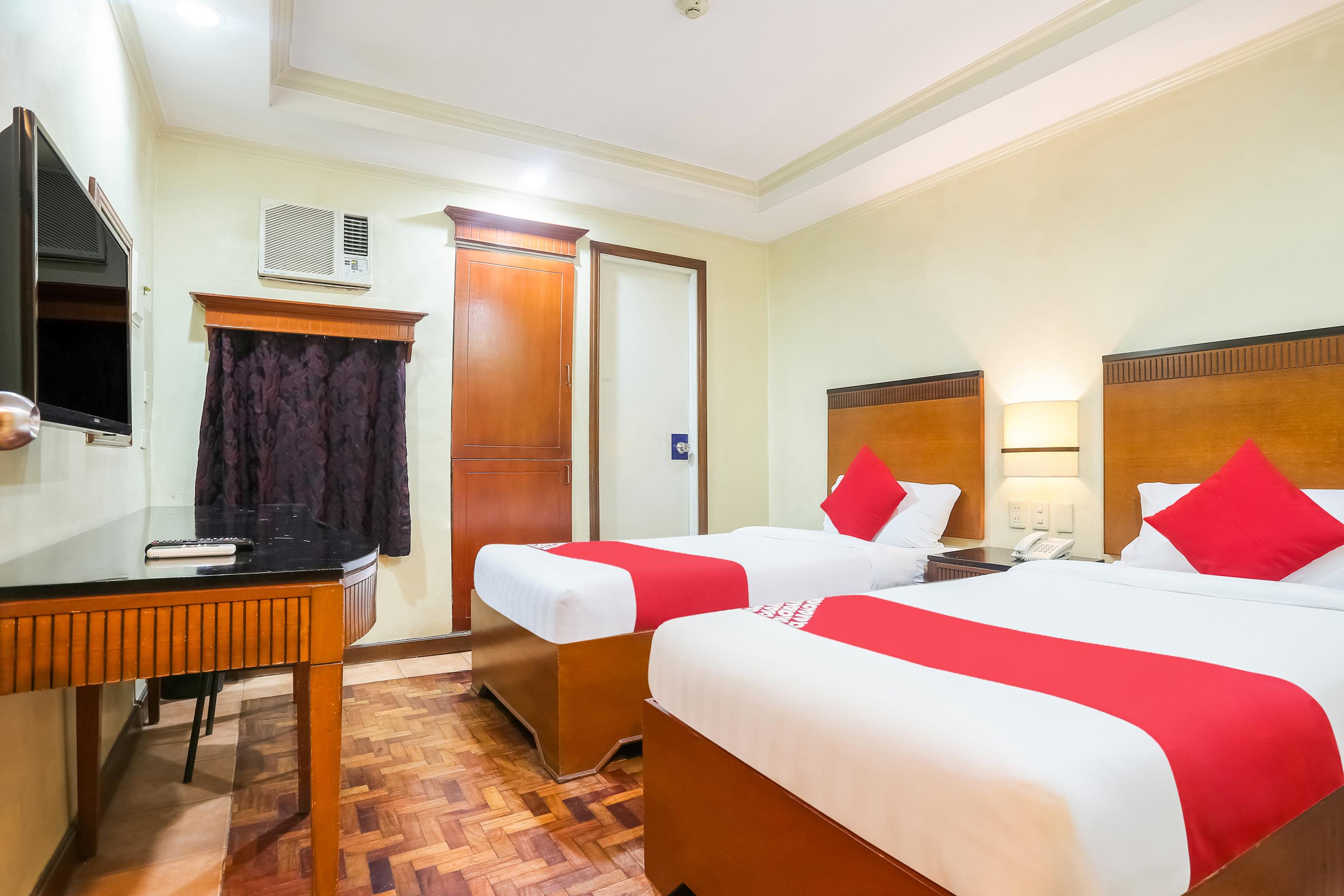 Royale Parc Inn & Suites Кесон-Сити Экстерьер фото