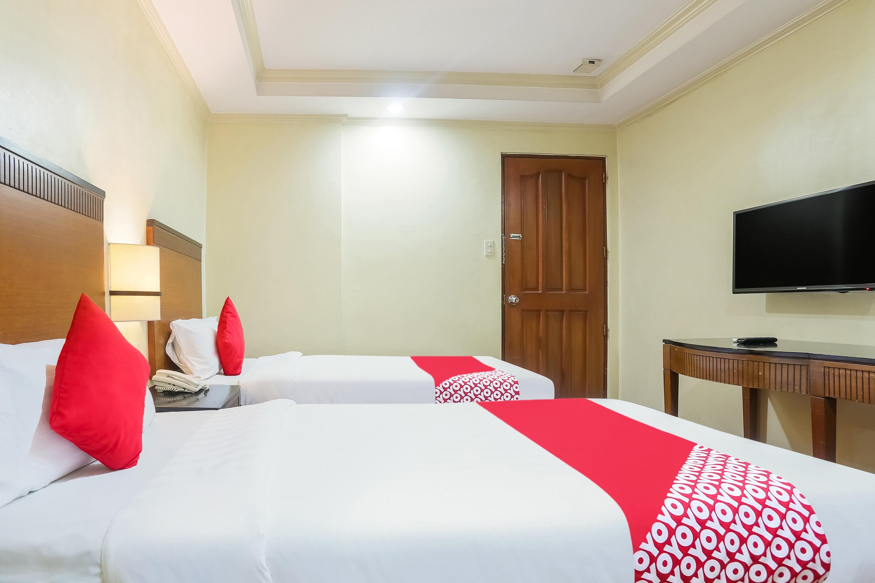 Royale Parc Inn & Suites Кесон-Сити Экстерьер фото