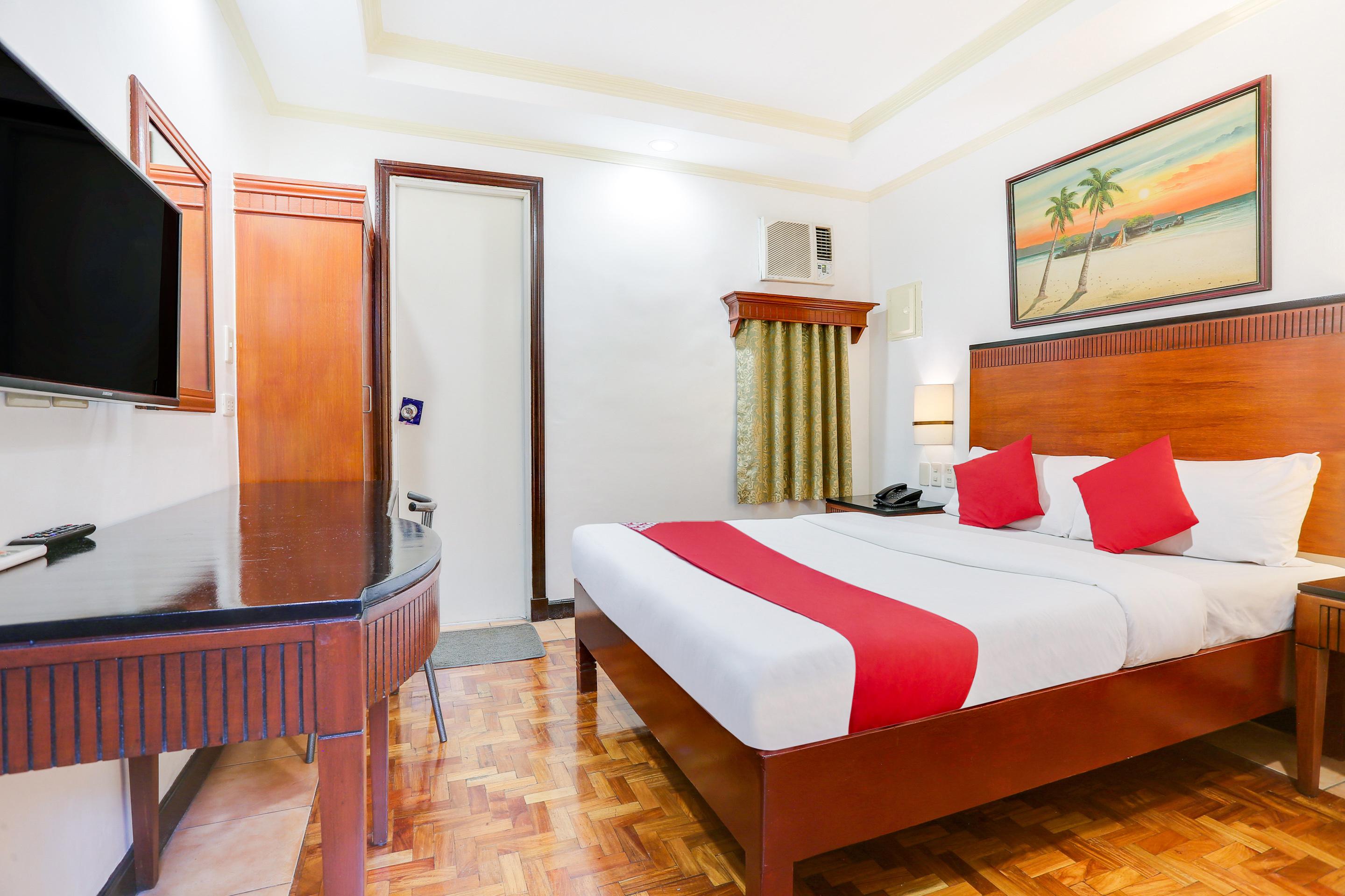Royale Parc Inn & Suites Кесон-Сити Экстерьер фото