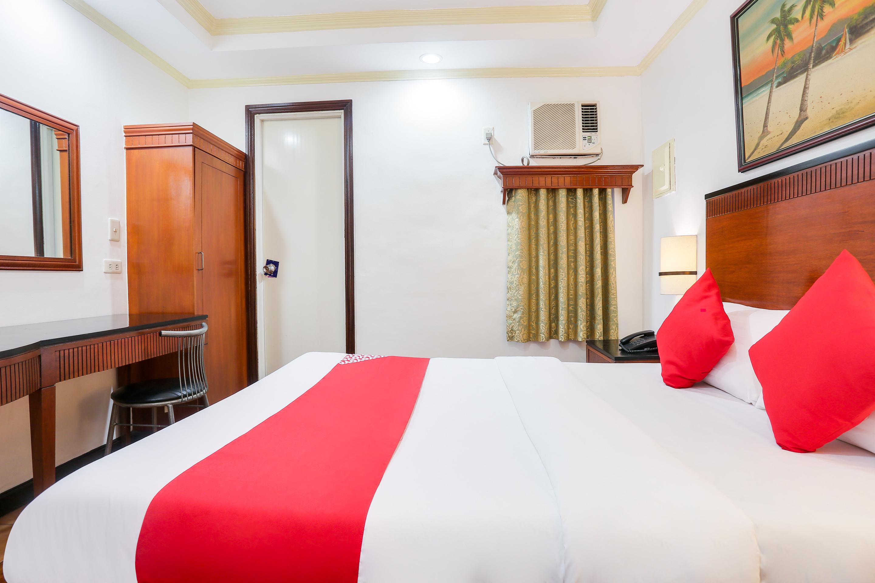 Royale Parc Inn & Suites Кесон-Сити Экстерьер фото