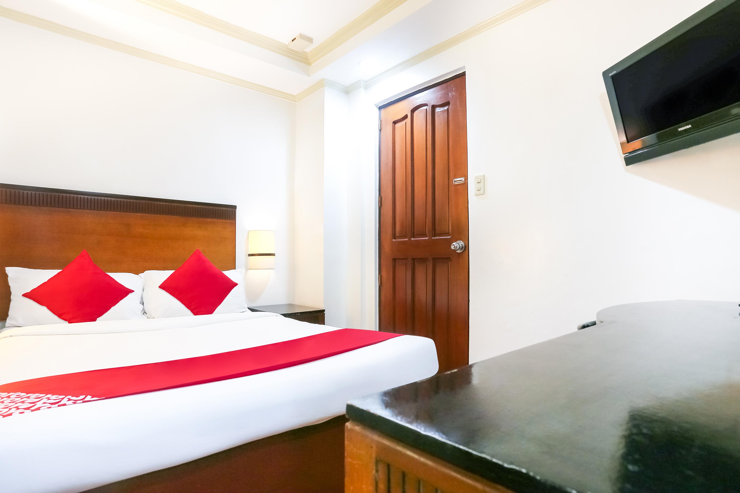 Royale Parc Inn & Suites Кесон-Сити Экстерьер фото