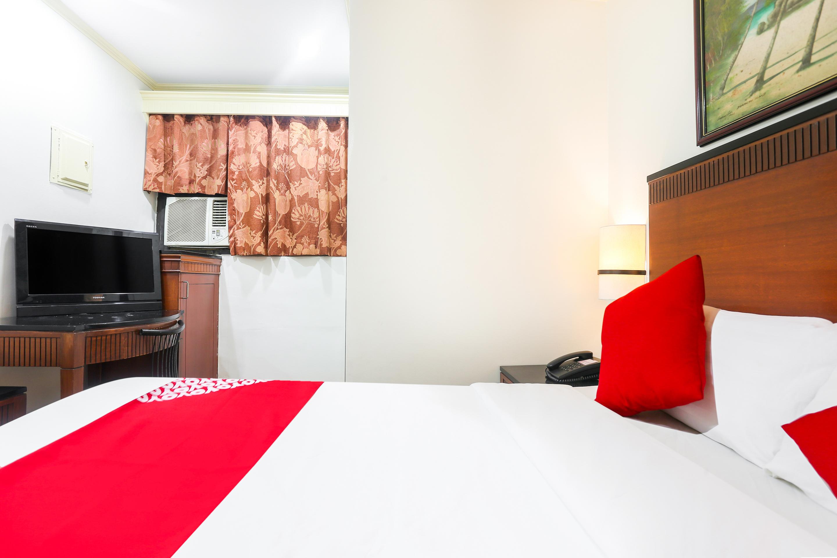 Royale Parc Inn & Suites Кесон-Сити Экстерьер фото
