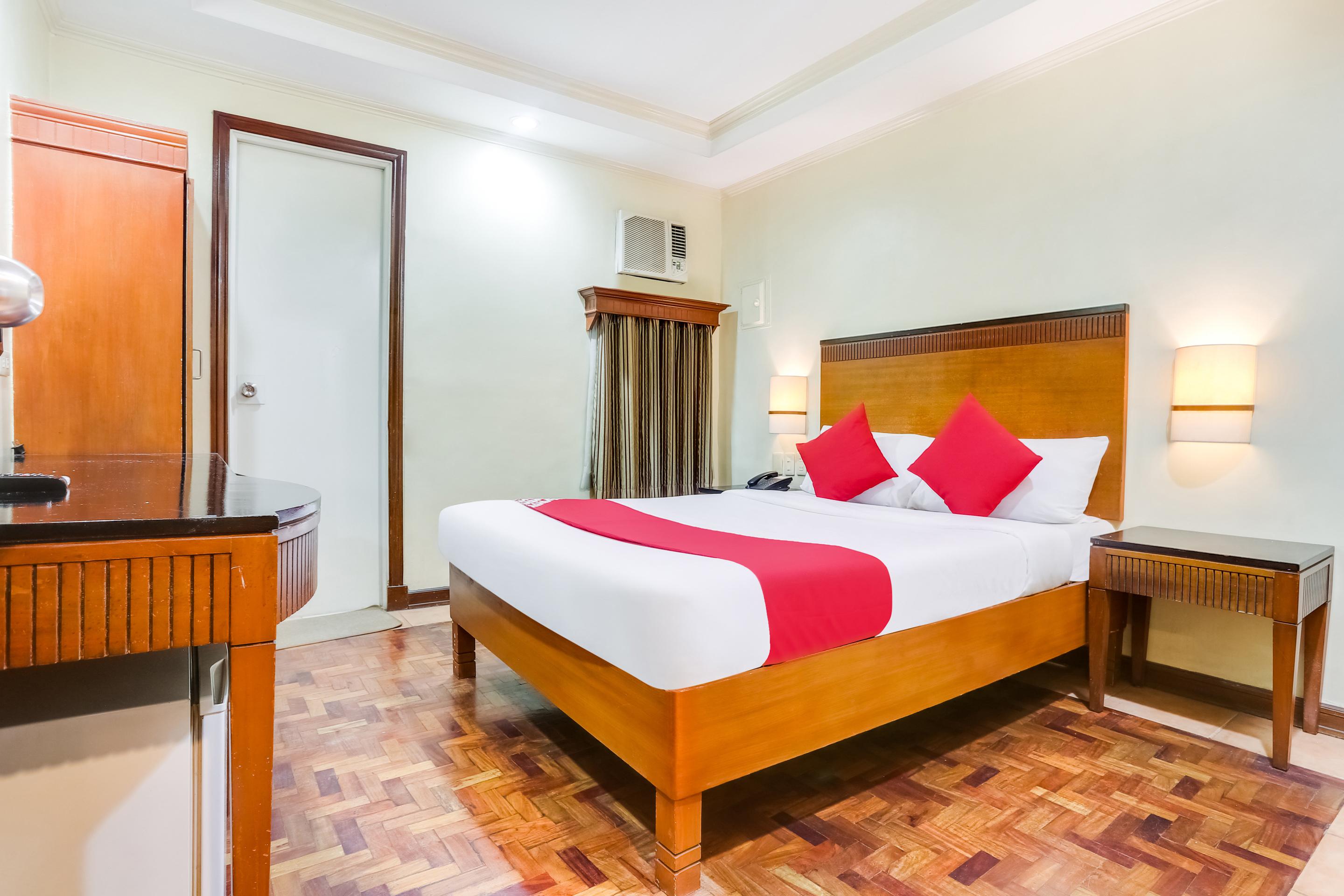 Royale Parc Inn & Suites Кесон-Сити Экстерьер фото