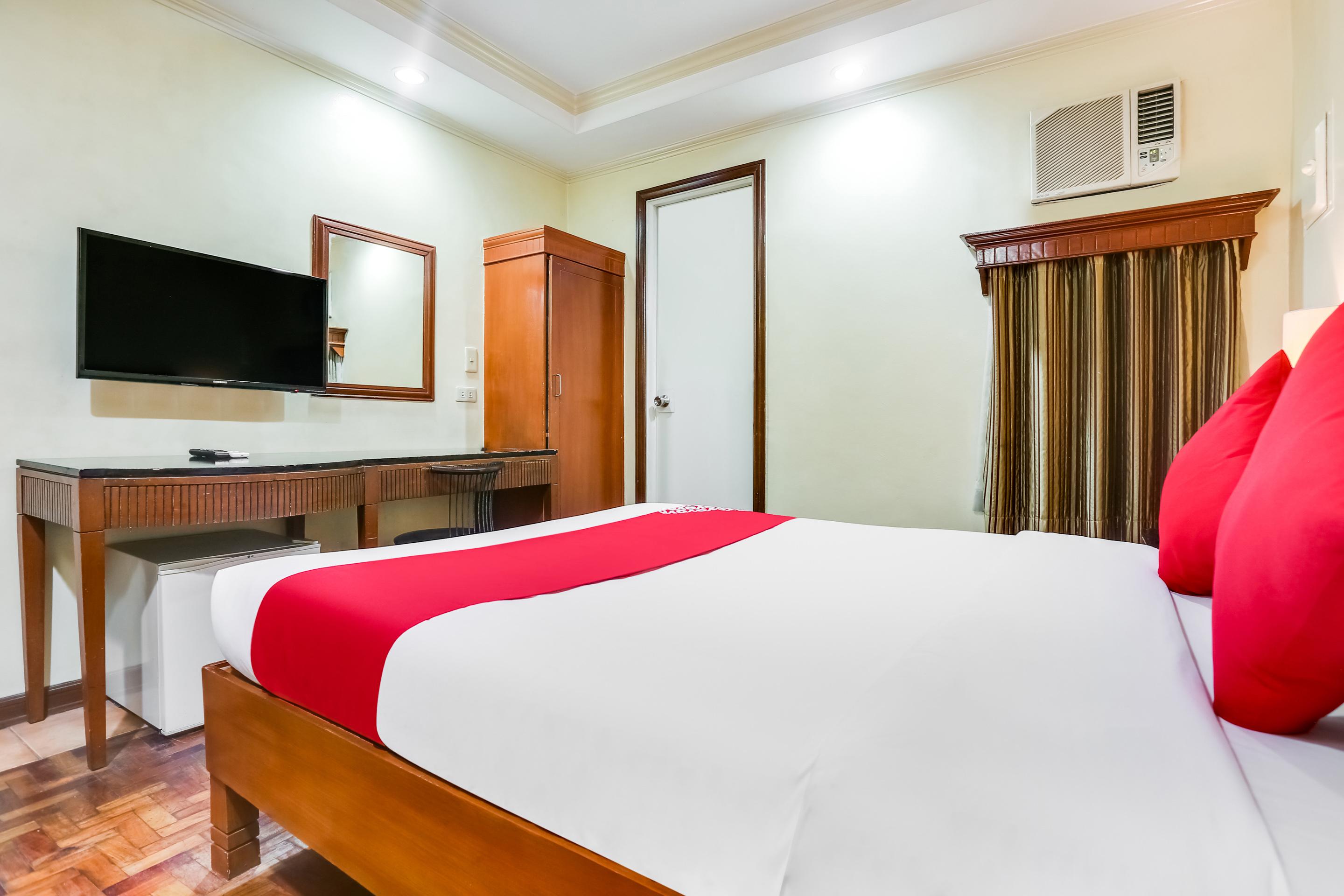 Royale Parc Inn & Suites Кесон-Сити Экстерьер фото