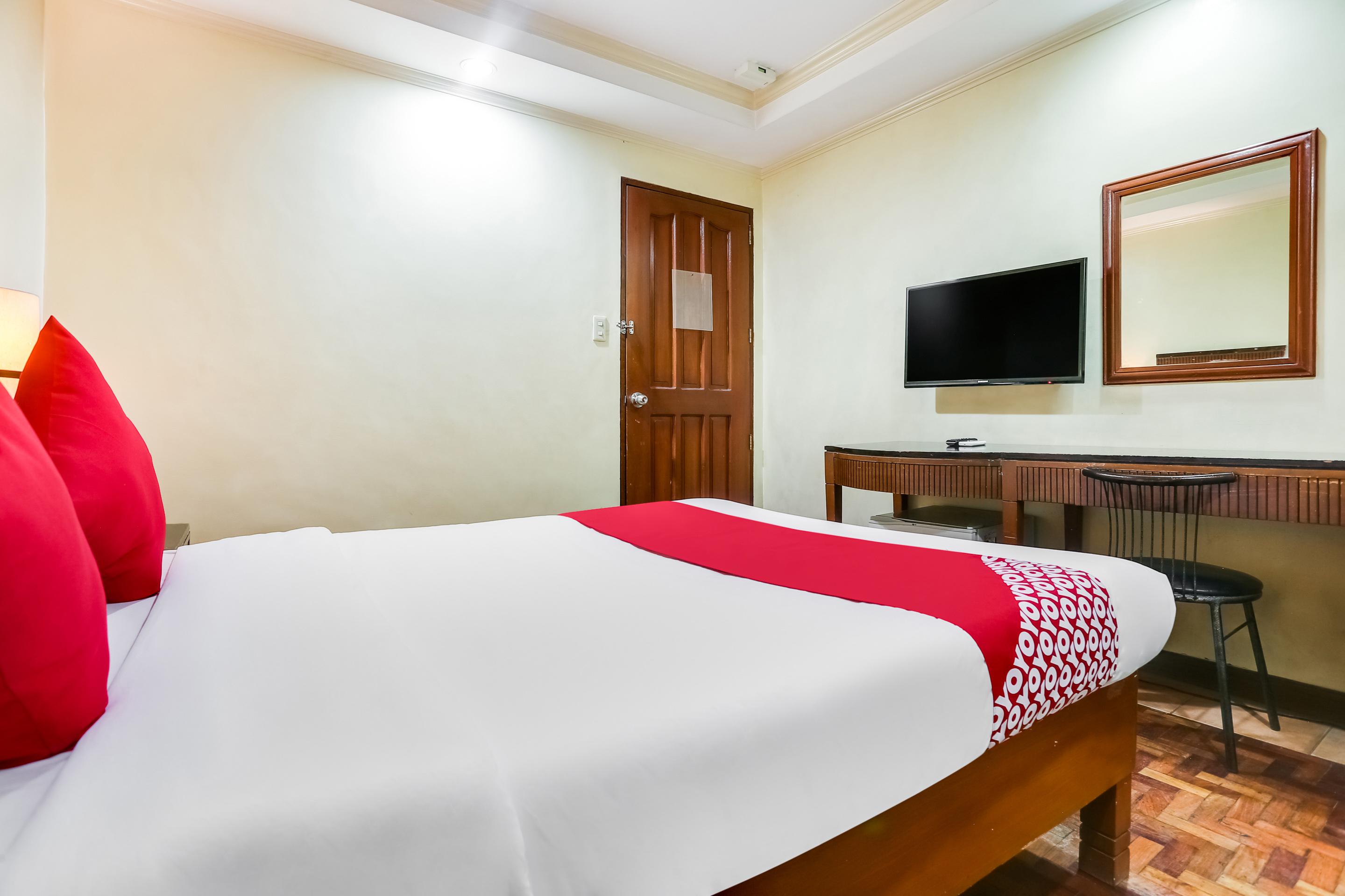Royale Parc Inn & Suites Кесон-Сити Экстерьер фото