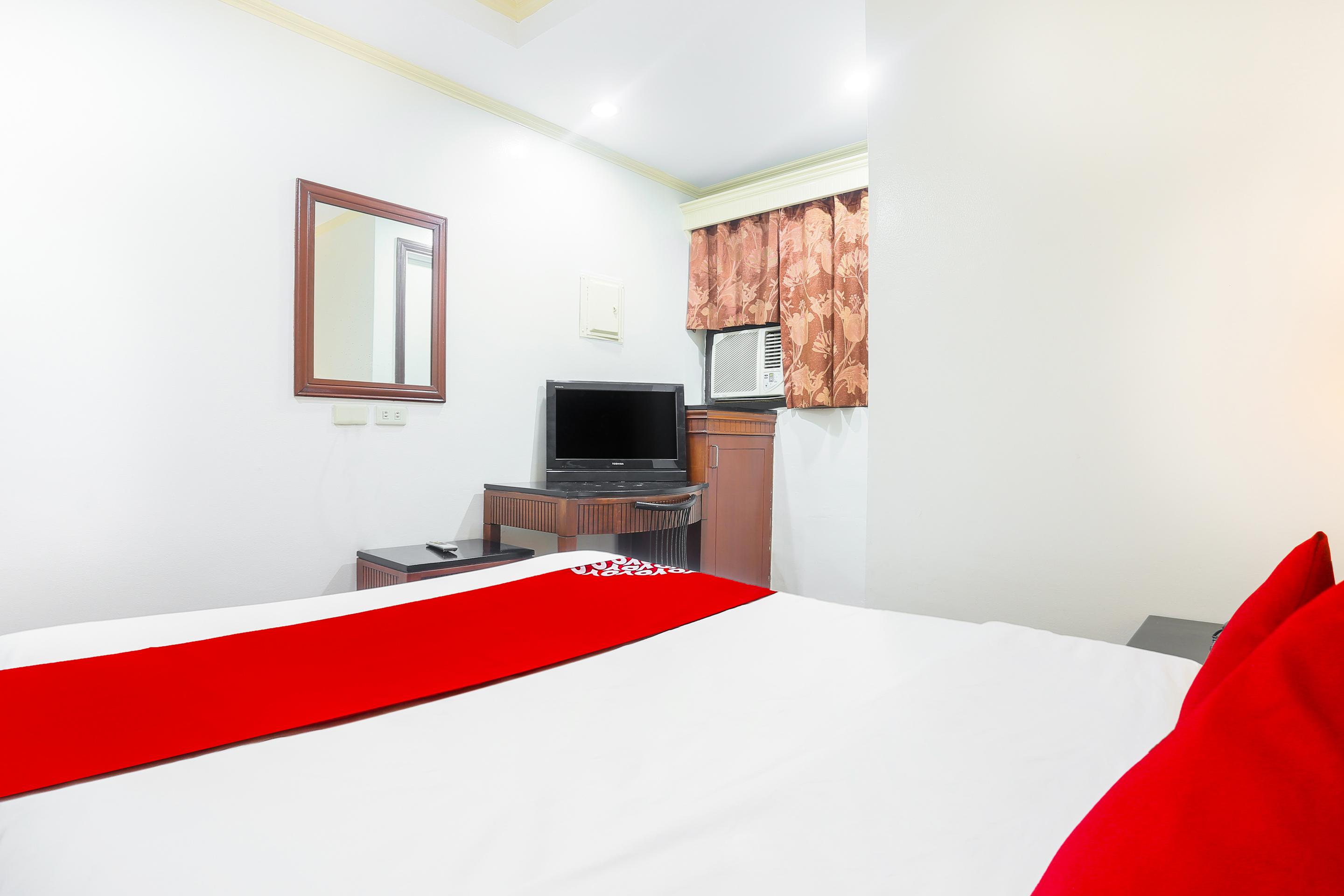Royale Parc Inn & Suites Кесон-Сити Экстерьер фото