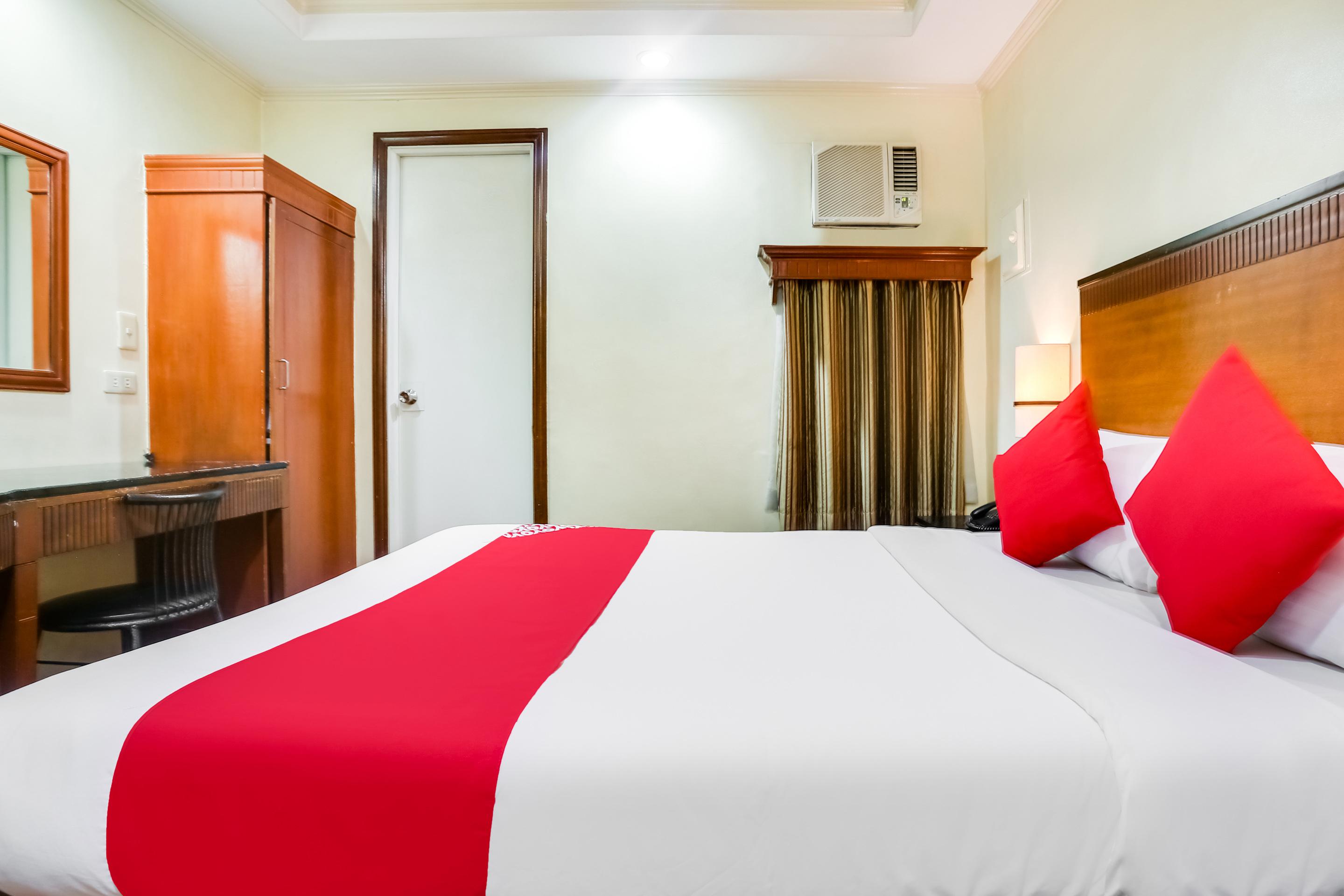 Royale Parc Inn & Suites Кесон-Сити Экстерьер фото