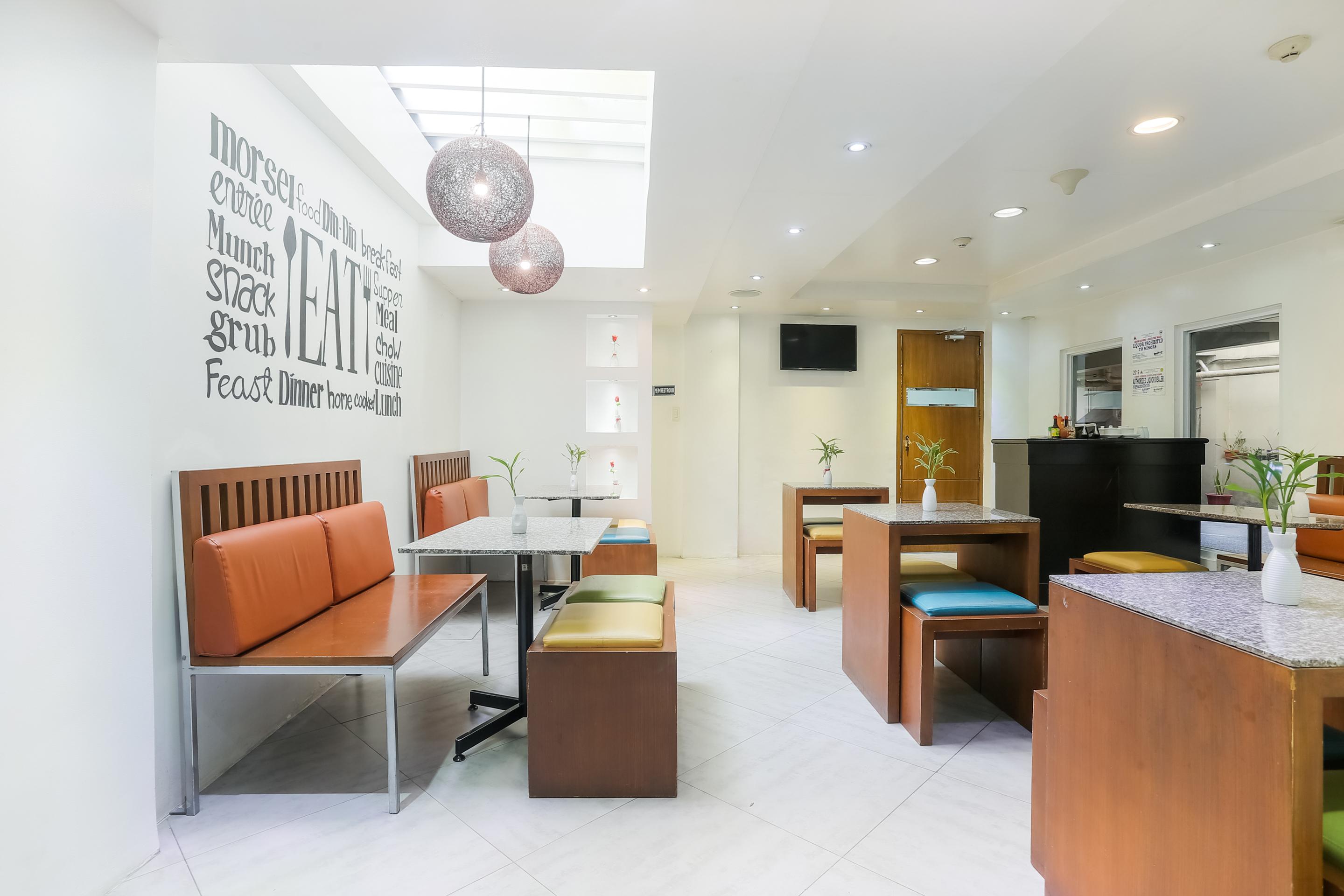 Royale Parc Inn & Suites Кесон-Сити Экстерьер фото