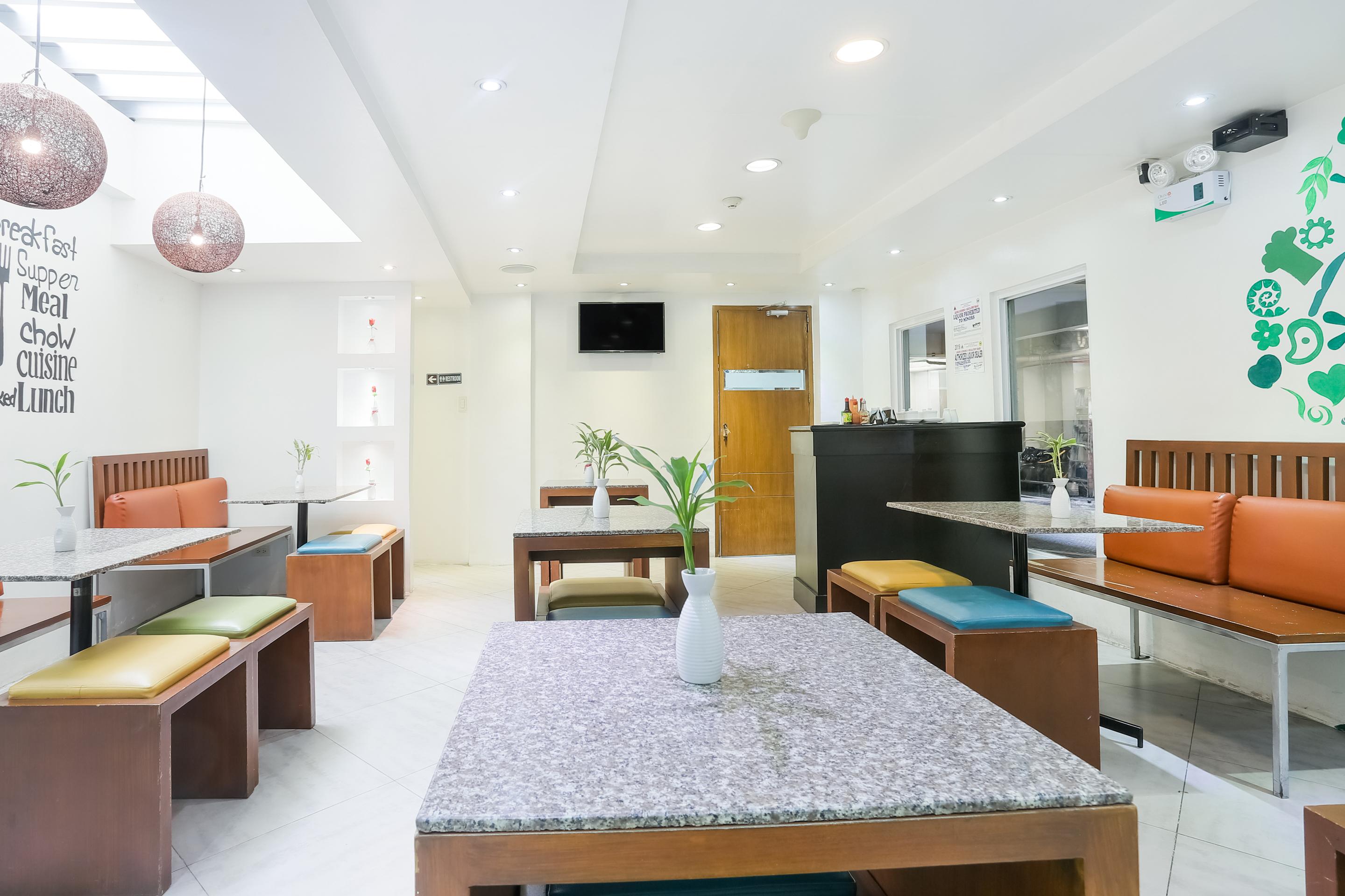 Royale Parc Inn & Suites Кесон-Сити Экстерьер фото